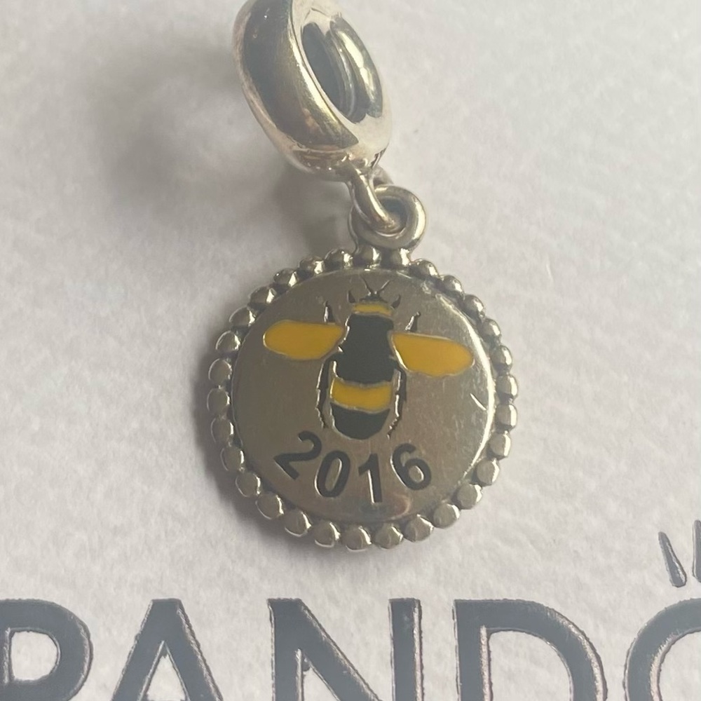 Ultra Rare Pandora busy bee charm give only to staff 2016 conference